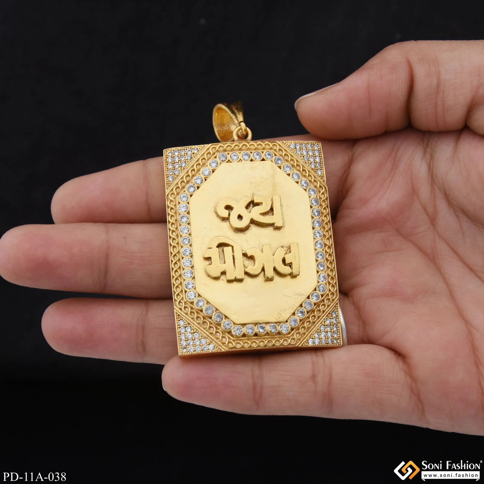 Roaring Statements: Shop New Pendant Glamorous Look
